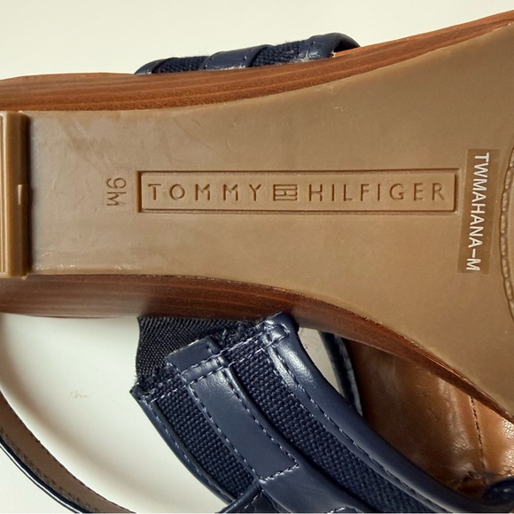 Tommy Hilfiger Navy and Brown Sandals with gold detailings, adjustable strap - Picture 9 of 9